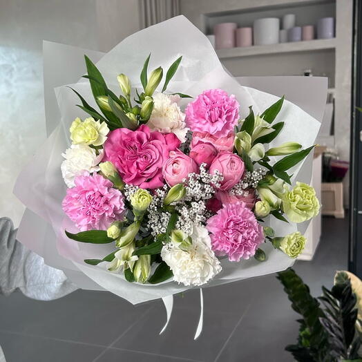 Ramo mixto con rosa en forma de peonía