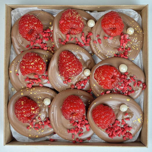 Шоколад ручной работы с малиной