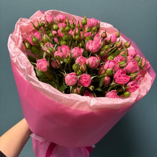 Букет из 9 ярко розовых кустовых роз