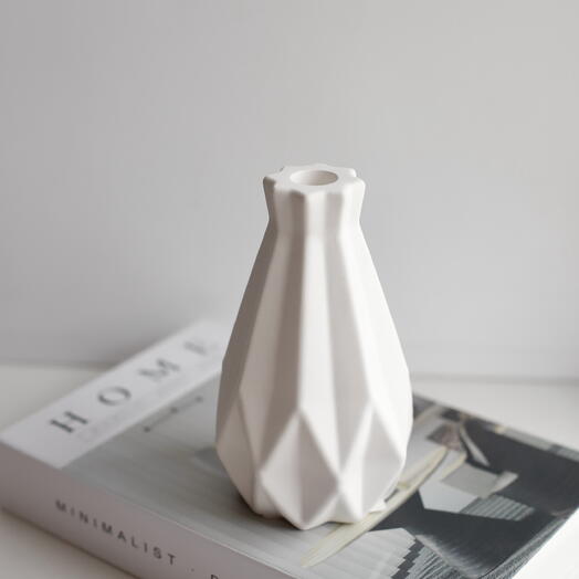 Ваза для сухоцветов гипсовая белая