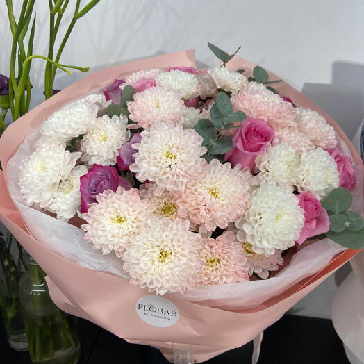 Букет розовых хризантем