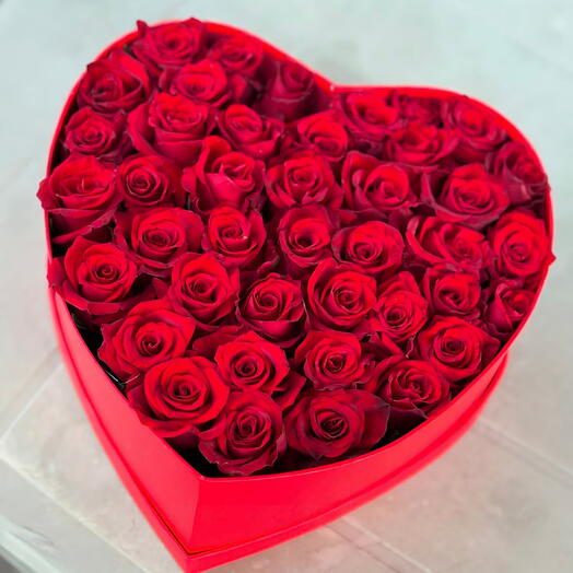 Сердце из 41 розы
