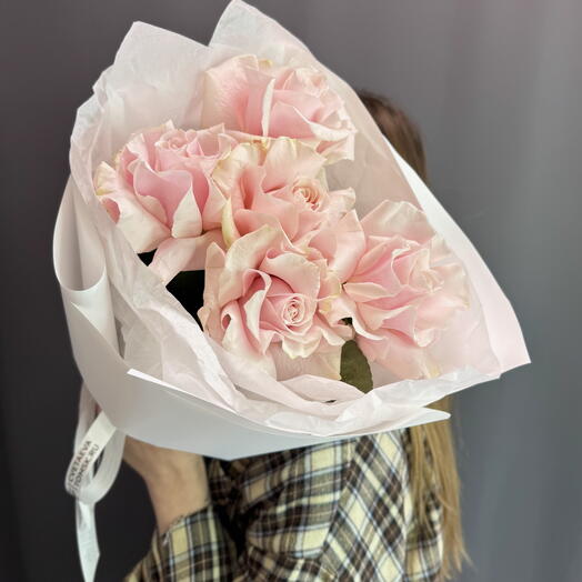 Букет из 5 нежно-розовых французских роз