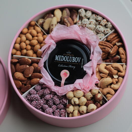 Набор орехов и меда