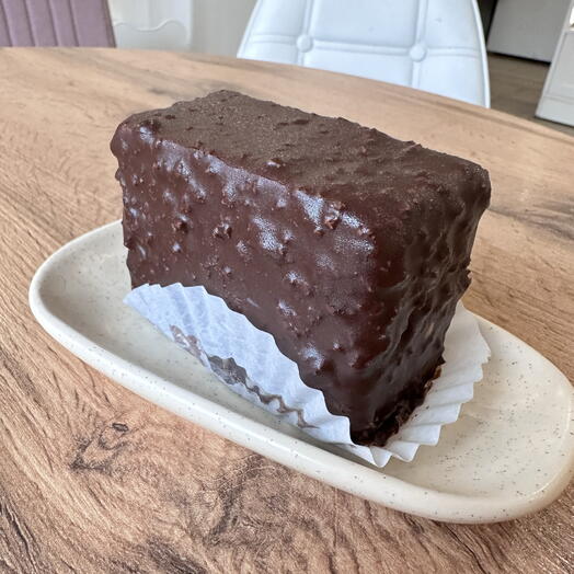 Муссовое пирожное брауни-груша-карамель