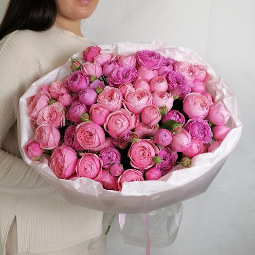 💞WOW букет из пионовидных кустовых роз в дизайнерском оформлении