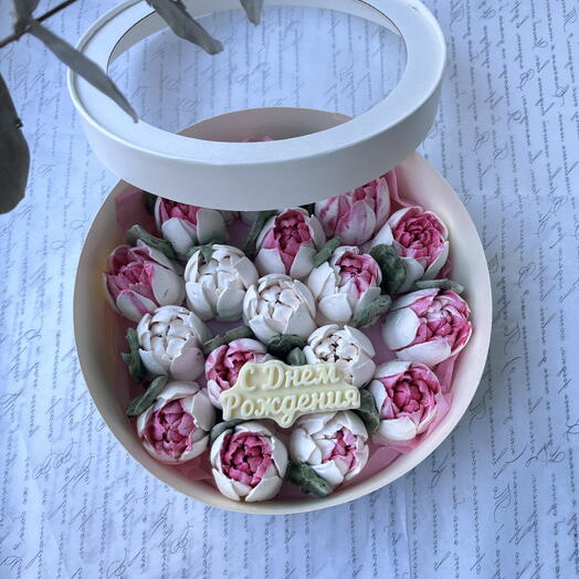 Букет из зефира в  коробке и сладкая открытка, тюльпаны из зефира  «С днём рождения»