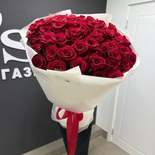 Букет из 51 алой розы 80 см