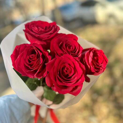 5 роз красных  Эквадор 60