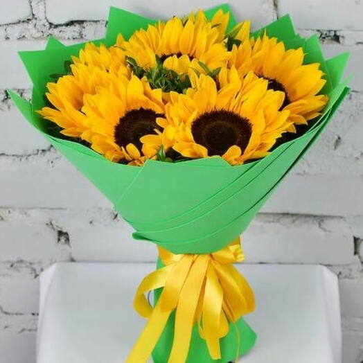 Bouquet of 7 sunflowers in a green package