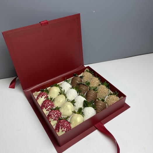 Клубника в шоколаде 20 ягод в коробке книжка