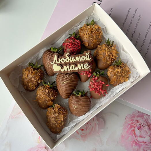 Клубника в шоколаде подарок для мамы
