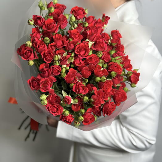 Букет из 15 красных кустовых роз