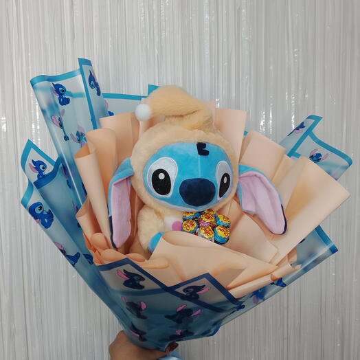 Букет с игрушкой Стич и чупа чупсами