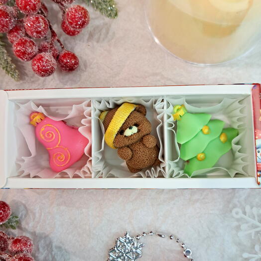 Новогодний подарочный набор из трех шоколадных конфет (номер 5)