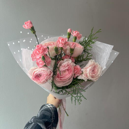 Нежный букет с ранункулюсами