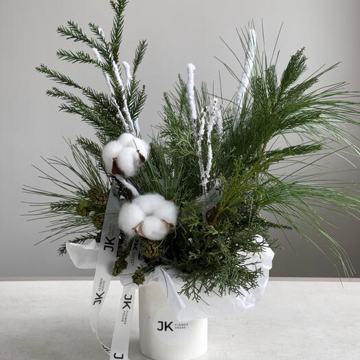 Хвойная композиция с хлопком в коробке