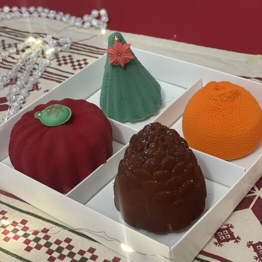 Новогодний набор муссовых пирожных 4 шутки