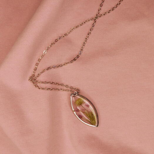 Oval pendant with flowers