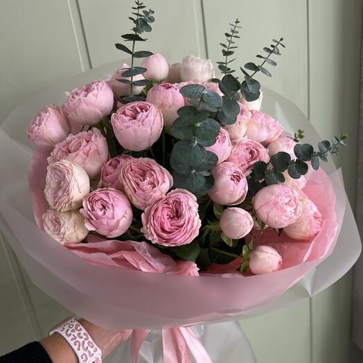 Букет кустовых пионовидных роз