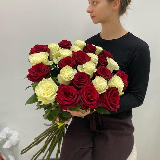 Микс  из  27 роз