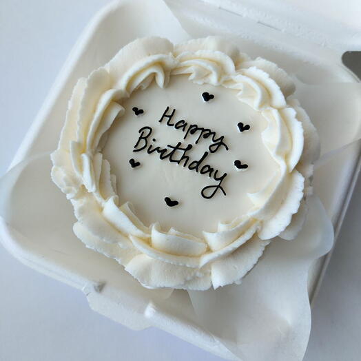 Торт ламбет с кремовыми рюшами и сердечками "Happy birthday"