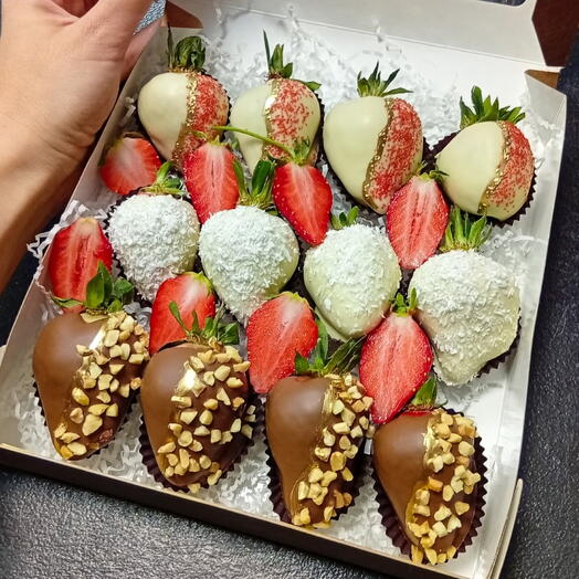 Клубника в шоколаде набор с шарами
