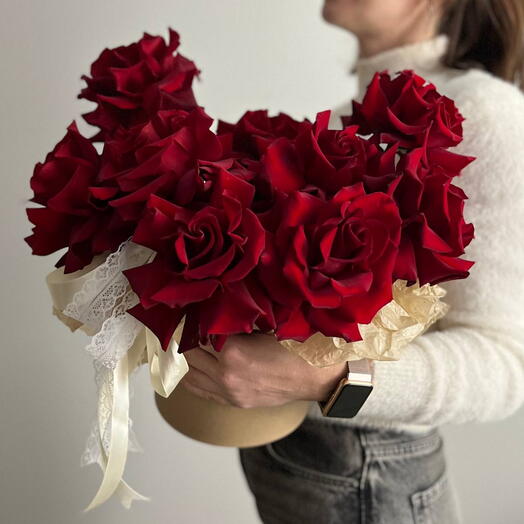 Французские розы в шляпной коробочке