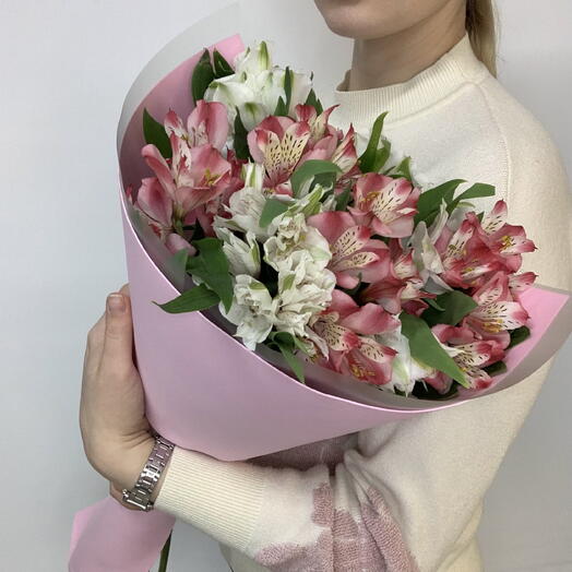 Букет из 9 нежных альстромерий