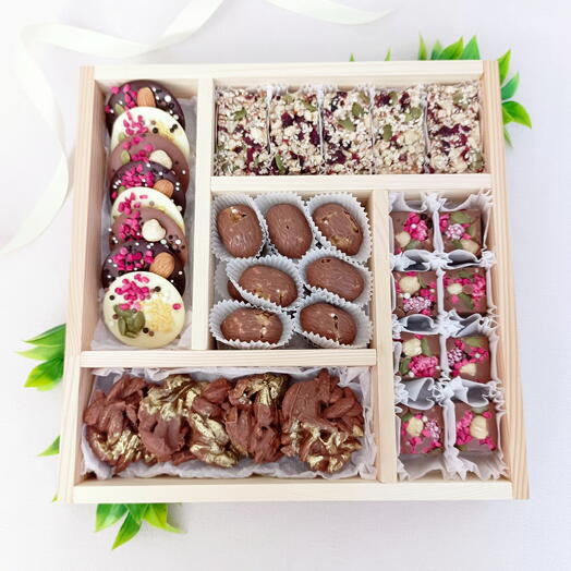 Подарочный набор в деревянном боксе. Шоколадный набор. Сладкий набор