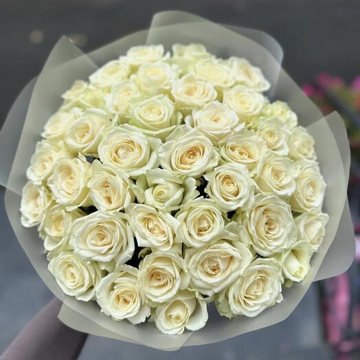 Букет из 35 белых роз