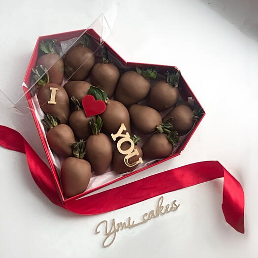 Клубника в шоколаде I love you в коробочке «Сердце» Premium, 12-16 ягод