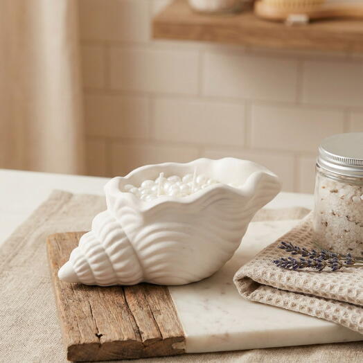 Свеча «Белый лён» в гипсовой ракушке