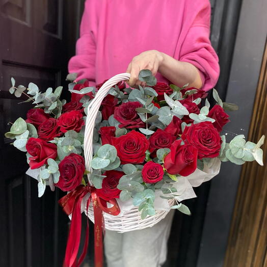 Корзина с розами