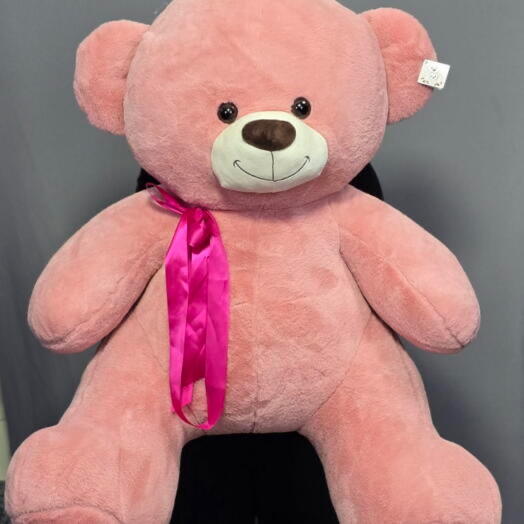 Большой розовый медведь