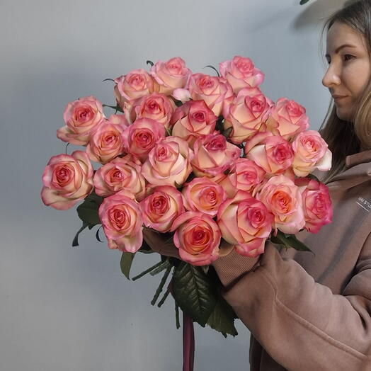 25 роза сорта Джумилия