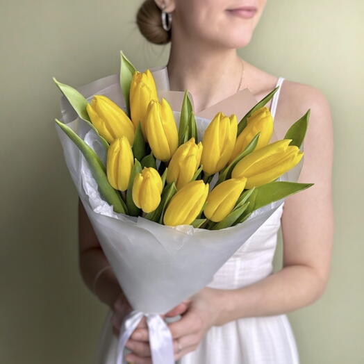 Букет желтые тюльпаны