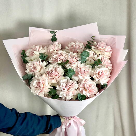 15 французских роз с эвкалиптом в фоамиране🤍💕