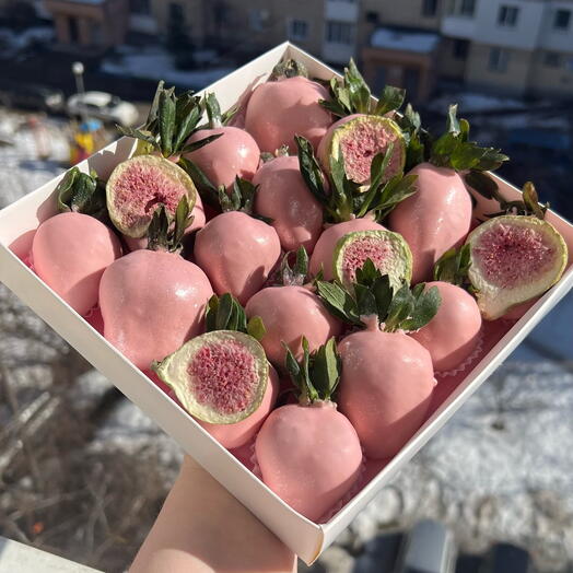 Клубника в шоколаде с инжиром