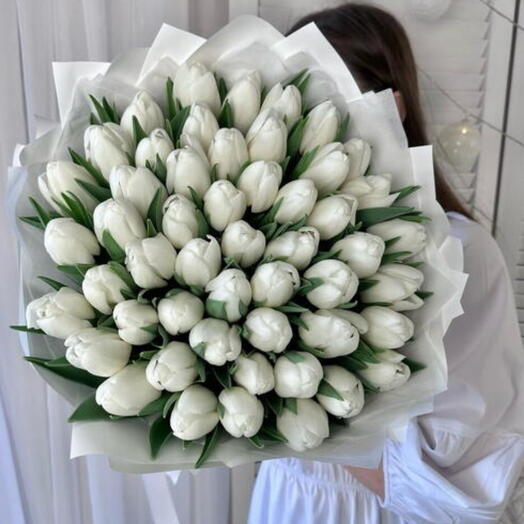 8 Марта🌸 Букет белые тюльпаны 51 штука в дизайнерской упаковке