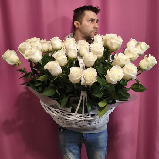 Корзина с розами 45шт