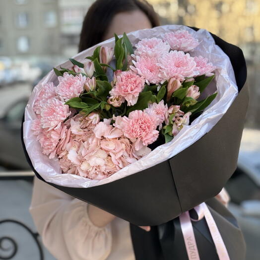 Розовый букет с гортензией и альстромерией "Франческа"
