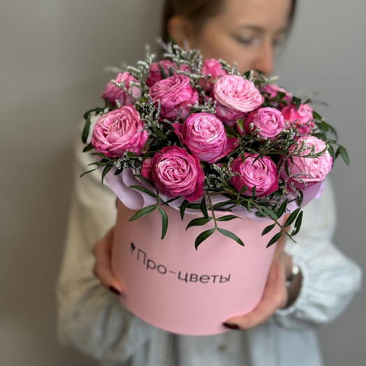 Peony-shaped roses in a box