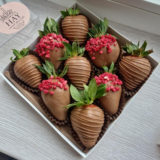 Клубника в молочным шoкoлaде