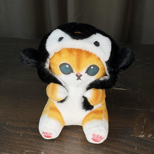 Игрушка котик в шапке пингвина