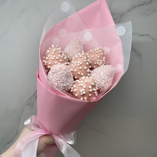 Мини букет из 7 крупных клубник в розовом шоколаде