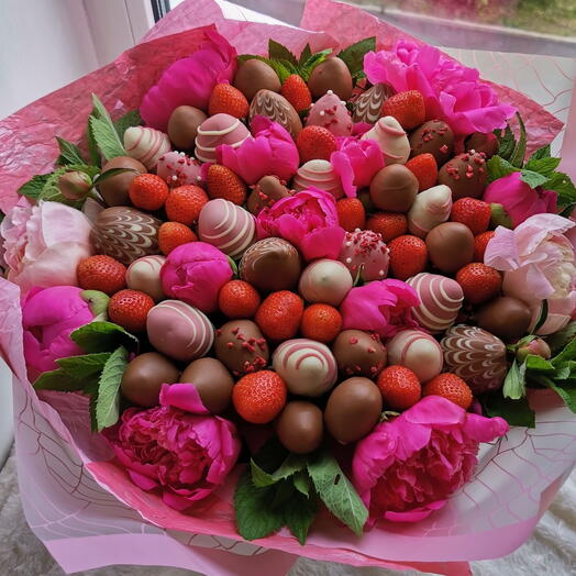 Огромный шикарный с пионами