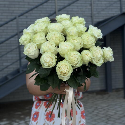 Белые розы 25 шт