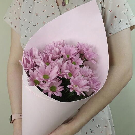 Bouquet of pink chrysanthemums in foamiran
