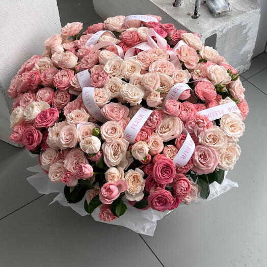 Корзина из 51 пионовидной розочки 🫶🏻